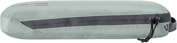 eagle creek Pack-It Isolate Slim Cube - Compact Travel Organizer for Versatile Packing of Small Items - Angled Zipper Opening - Eco-Friendly - Convenient Top Handle - Medium - Storm Grey