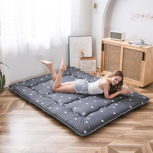 MAXYOYO Grey Triangle Japanese Floor Futon Mattress, Tatami Floor Mat Portable Camping Mattress Kids Sleeping Pad Foldable Roll Up Floor Lounger Pillow Bed Queen Size with Mattress Protector Cover