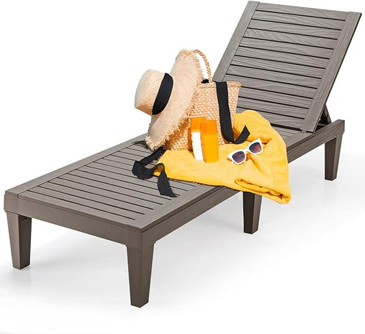 Tangkula Outdoor Chaise Lounge Chair, Lightweight Patio Lounge Recliner Chair with Adjustable Backrest, 5 Reclining Positions Chaise Lounger for Patio, Beach, Balcony, Poolside, Backyard (1, Coffee)