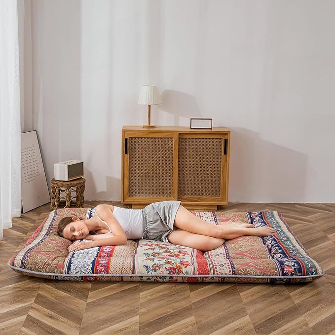 MAXYOYO Bohemian Retro Floor Mattress Vintage Floral Japanese Futon Mattress Roll Up Thicken Sleeping Bed Portable Camping Mattress Floor Lounger Couch Bed Mattress Pad Queen