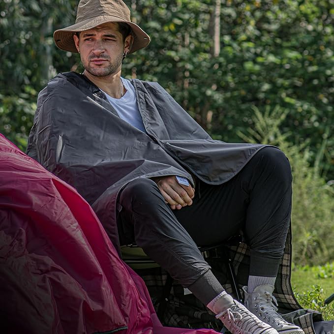 DUKUSEEK Stadium Blanket for Outdoor Sports, Waterproof Hooded Blankets, Windproof Warm Fleece Blankets for Camping Stadium, Beach, Picnic, Concerts, Car, Dog, 79x58