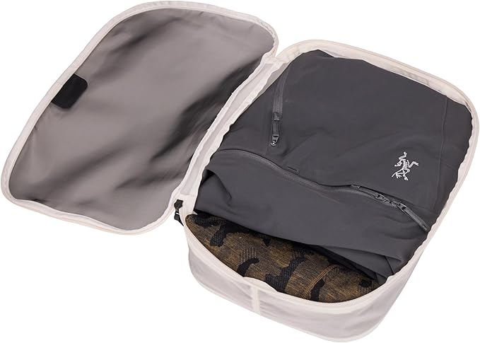 Thule Packing Cube, Size Medium, Transparent Fabric, Organize Shirts, Pants, Sweaters, Easy to Pack
