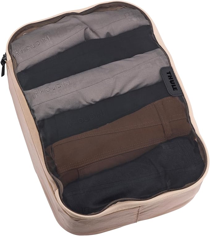 Thule Packing Cube, Size Medium, Transparent Fabric, Organize Shirts, Pants, Sweaters, Easy to Pack