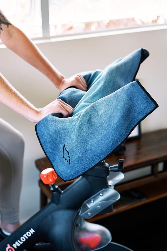 Nomadix Mini Towel - Perfect for Beach, Pool, Travel, Camping, Yoga - Made with Recycled Materials - Super Absorbent - Sand Resistant - Banana Leaf Green - 16x40