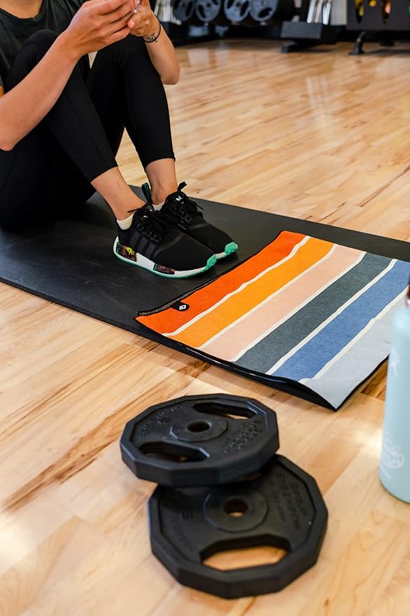 Nomadix Mini Towel - Perfect for Beach, Pool, Travel, Camping, Yoga - Made with Recycled Materials - Super Absorbent - Sand Resistant - Banana Leaf Green - 16x40