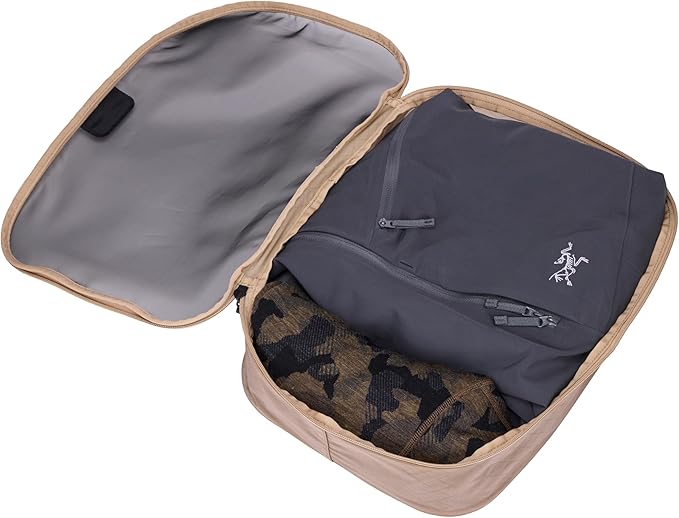Thule Packing Cube, Size Medium, Transparent Fabric, Organize Shirts, Pants, Sweaters, Easy to Pack