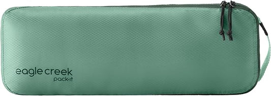 Eagle Creek Pack-It Isolate Slim Cube - Compact Travel Organizer for Versatile Packing of Small Items - Angled Zipper Opening - Eco-Friendly - Convenient Top Handle - Medium - Willow Green