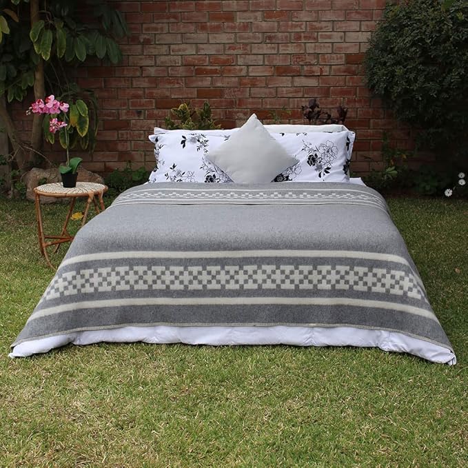 Inca Wall - Thick Alpaca Wool Blanket Heavyweight Camping Outdoors Indoors Soft Peru Queen Size Ethnic Design (Soft Gray/Ivory, Queen Size)