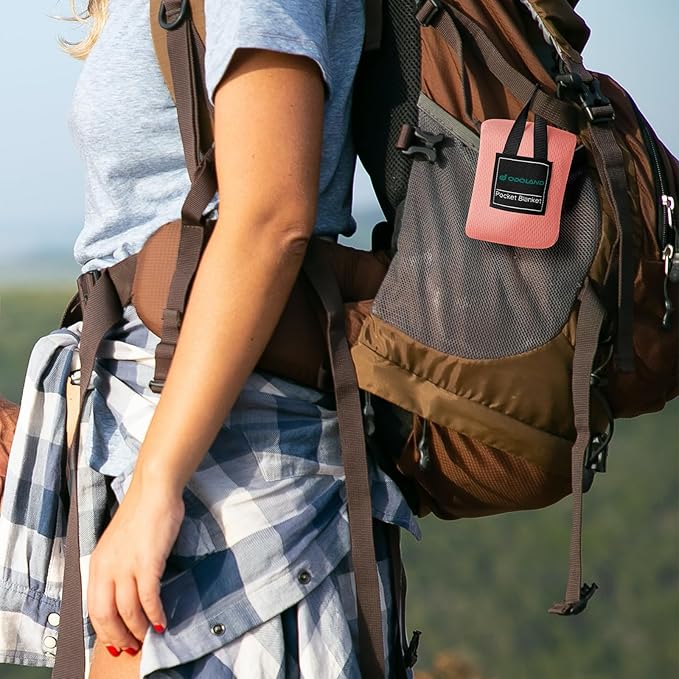 Odoland Beach Blanket Picnic Blanket, 43.3" x 27.5" SandProof Waterproof Outdoor Pocket Blanket with Portable Bag, Foldable Lightweight Sand Free Beach Mat for 1 People Hiking, Camping, Travel, Pink