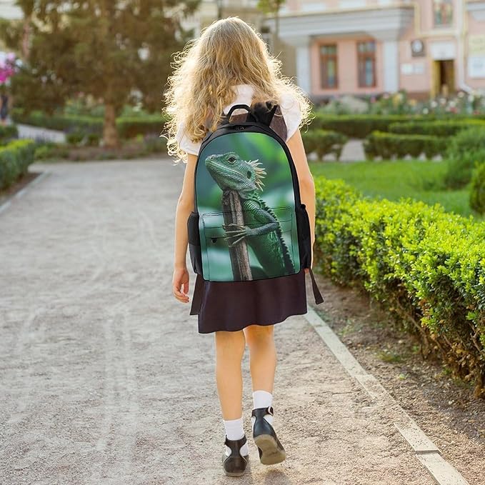 Polyester Daypack Backpack for Sports Travel Running, Big Capacity Anti-Theft Multipurpose Carry On Bag, Green Bearded Dragon Lizards Climbing The Tree Laptop Book Bag Rucksack