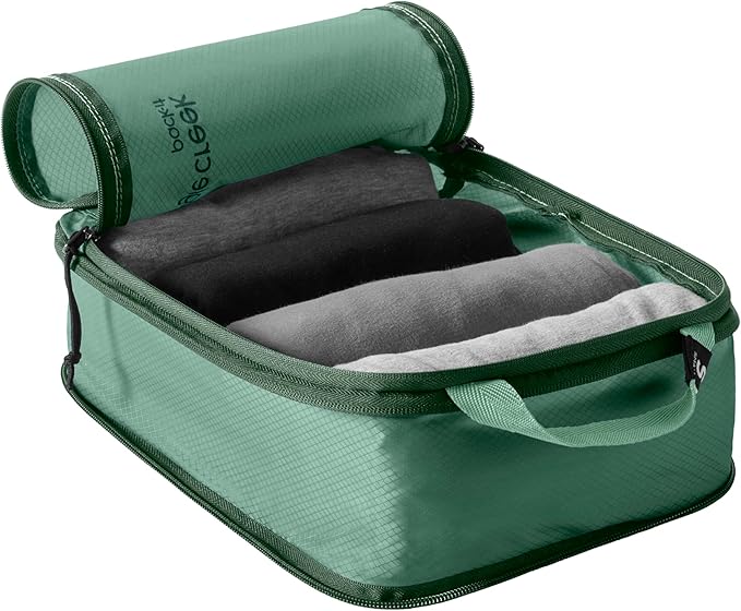 Eagle Creek Pack-It Isolate Compression Cube - Compression Packing Cubes for Optimizing Luggage Space - Convenient Top Handle - Self Repairing Zippers - Small - Willow Green