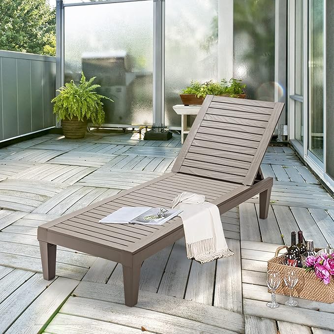 Tangkula Outdoor Chaise Lounge Chair, Lightweight Patio Lounge Recliner Chair with Adjustable Backrest, 5 Reclining Positions Chaise Lounger for Patio, Beach, Balcony, Poolside, Backyard (2, Coffee)