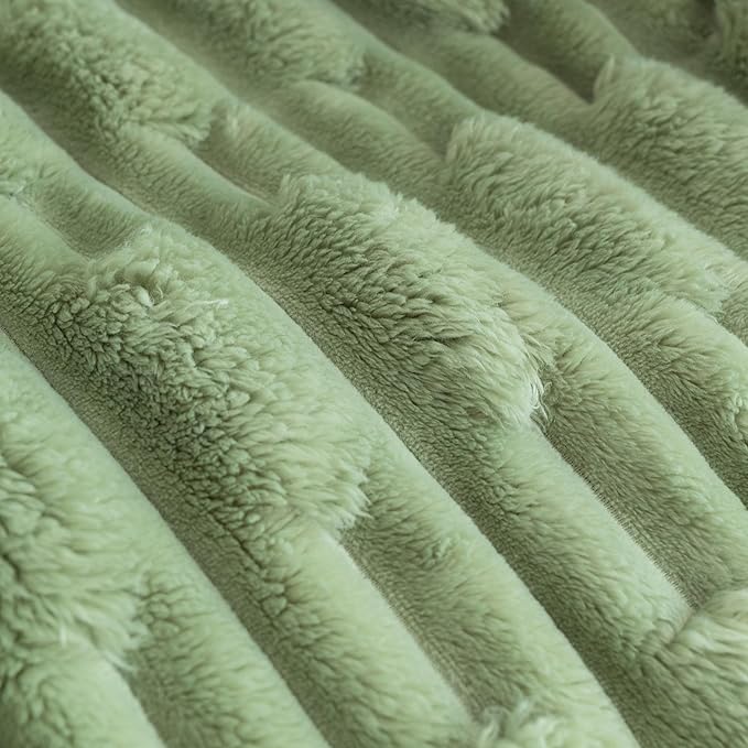 UKELER Sherpa Throw Blanket 50 × 60 inch, Thick Striped Fleece Blanket for All Season, 610 GSM Warm and Cozy Blankets for Couch Sofa Bed Office Camping, Green