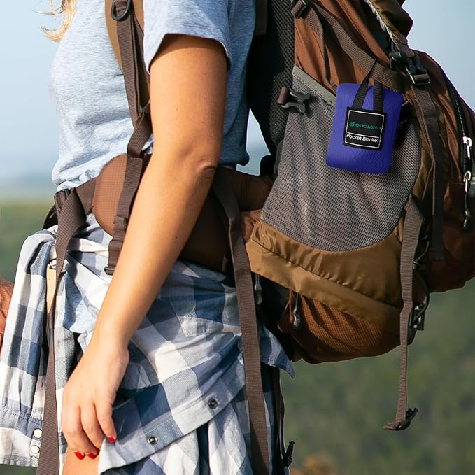 Odoland Beach Picnic Blanket, 43.3" x 27.5" SandProof Waterproof Outdoor Pocket Blanket with Portable Bag, Foldable Lightweight Sand Free Beach Mat for 1 People Hiking, Camping, Travel, Blue