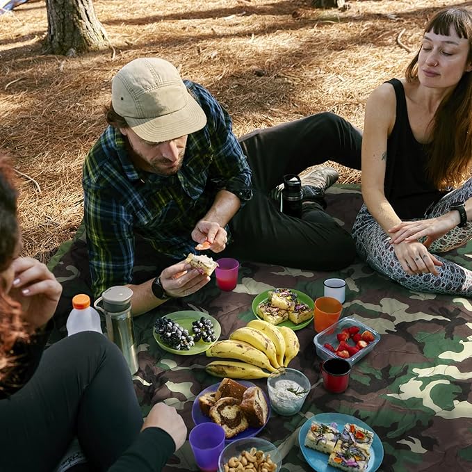 REDCAMP Wobbie Military Poncho Liner Blanket, Thermal Insulated Camping Blanket for Hiking, Survival Compression Carry Bag