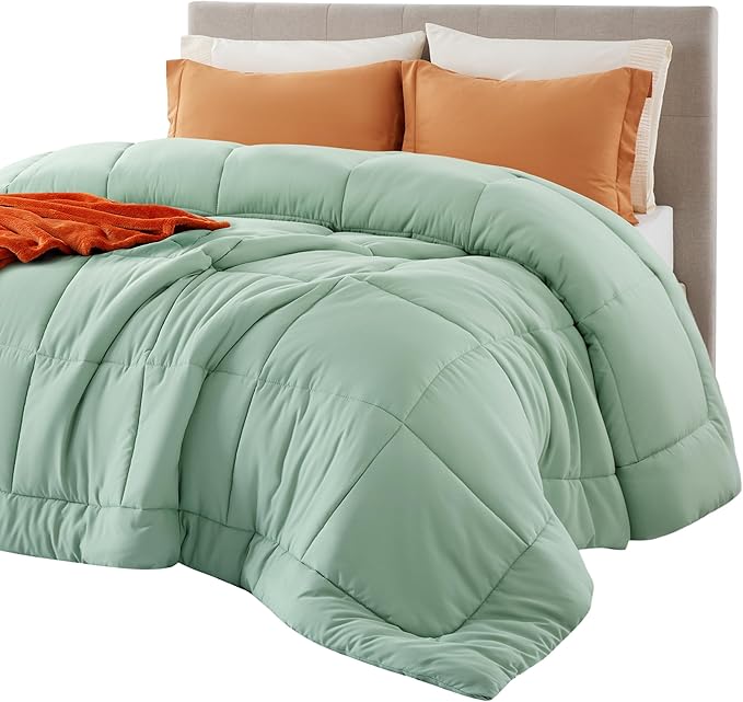 Bedsure Comforter Duvet Insert - Quilted Comforters Full Size, All Season Duvet, GentleSoft Down Alternative Bedding, with 8 Tabs, Gifts for Women/Men, Sage Green, Full 86 x 82 Inches