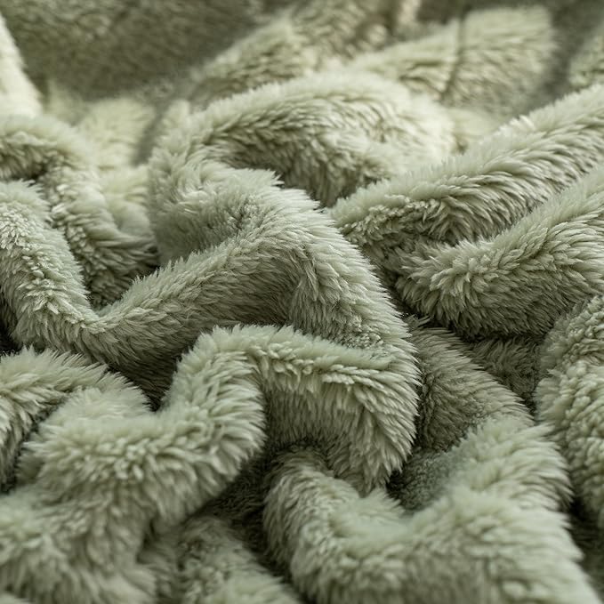 UKELER Throw Blanket 50 × 60 inch, Floral Sherpa Fleece Blanket for All Season, Warm and Cozy Blanket for Bed Couch Sofa Office Camping, Grass Green