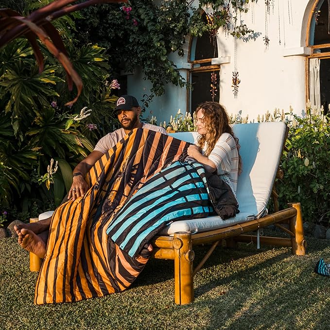 Nomadix Puffer Blanket – Water-Resistant, Eco-Friendly Insulated Blanket with Snaps for Camping, Beach, and Travel, Made from Recycled Materials