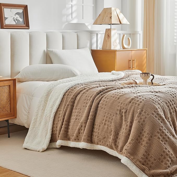 UKELER Sherpa Fleece Blankets 60 × 80 inch, Ultra Soft Twin Size Throw Blanket for All Season, Cozy Plush Plaid Blanket for Bed Couch Sofa Office Camping, Coffee