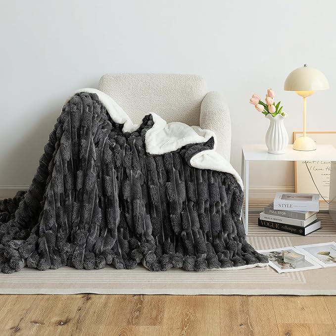 UKELER Cozy Sherpa Bed Blanket Queen Size 80 x 90 inch, Striped Throw Blanket for Bed Couch Sofa Camping, Great Gift for Mother's Day, Father's Day, Thanksgiving, Christmas,New Year's Day, Dark Grey