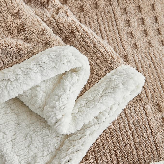 UKELER Sherpa Bed Blanket 80 × 90 inch, Ultra Soft Queen Size Throw Blankets for All Season, Cozy Plush Checkered Fleece Blanket for Bedroom Living Room Dorm Hostel Sofa Camping, Coffee