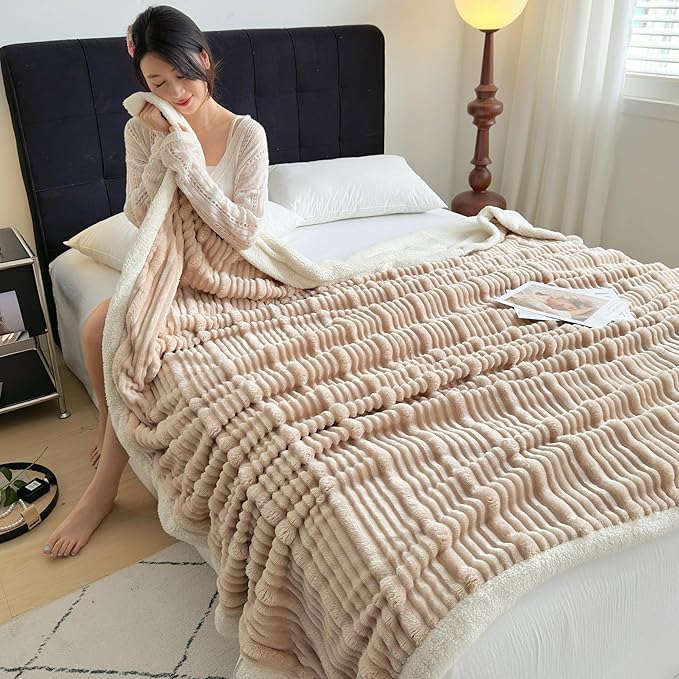 UKELER Sherpa Bed Blanket 80 × 90 inch, Ultra Soft Queen Size Throw Blankets for All Season, 470 GSM Cozy Plush Striped Fleece Blanket for Bedroom Living Room Dorm Hostel Sofa Camping, Camel