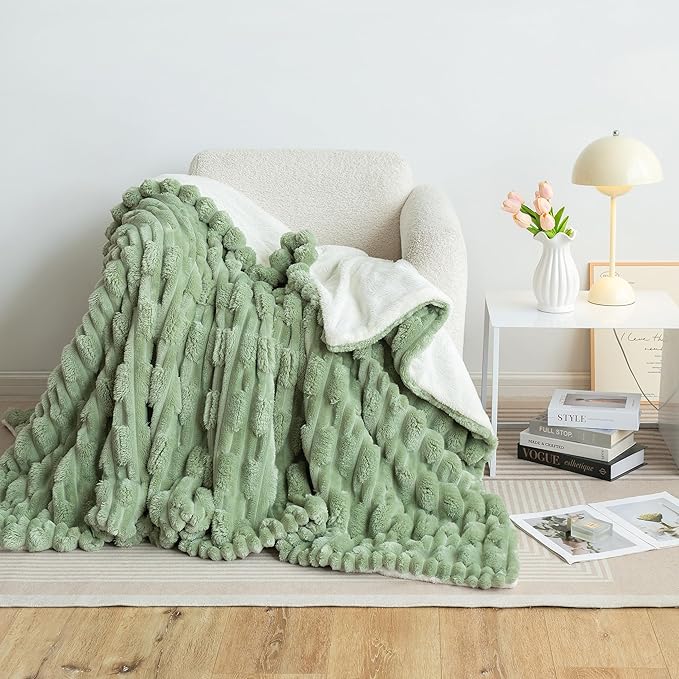 UKELER Cozy Sherpa Throw Blanket Queen Size 80 x 90 inch, Striped Throw Blanket for Bed Couch Sofa Camping, Great Gift for Mother's Day, Father's Day, Thanksgiving, Christmas,New Year's Day, Green