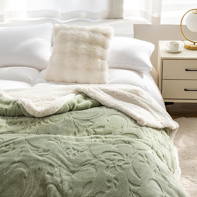 UKELER Cozy Sherpa Bed Blanket Queen Size 80 x 90 Inch, Floral Throw Blanket for Bed, Couch, Sofa, Camping, Great Gift for Mother's Day, Father's Day, Thanksgiving, Christmas, Grass Green