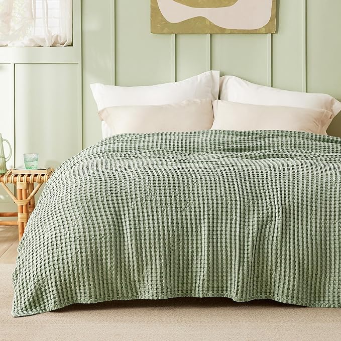 Bedsure Cooling Cotton Waffle Queen Size Blanket - Lightweight Summer Blanket of Rayon Derived from Bamboo for Hot Sleepers, Luxury Throws for Bed, Couch and Sofa, Forest Green, 90x90 Inches