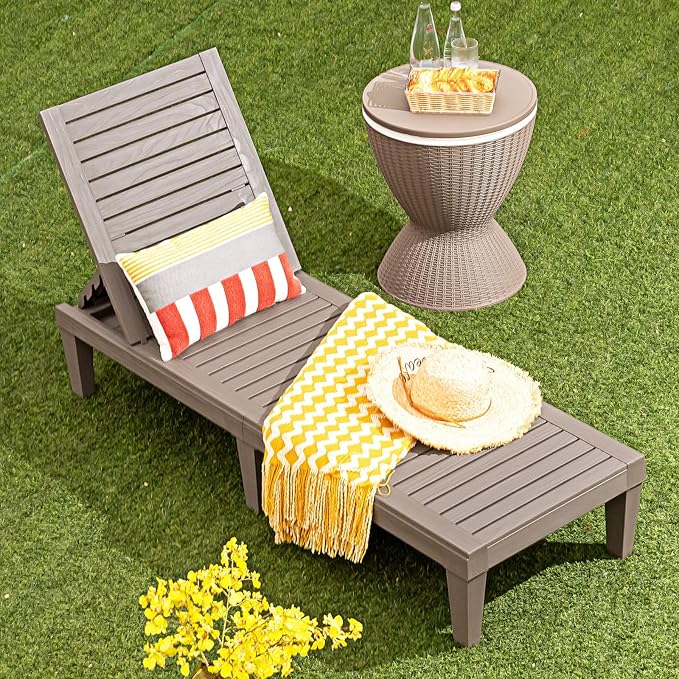 Tangkula Outdoor Chaise Lounge Chair, Lightweight Patio Lounge Recliner Chair with Adjustable Backrest, 5 Reclining Positions Chaise Lounger for Patio, Beach, Balcony, Poolside, Backyard (2, Coffee)