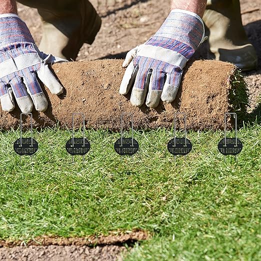 Finderomend 100 Pack Landscape Staples and 100 Pack Gaskets,8" Long 9 Gauge Galvanized Steel Garden Staples with Black Pads,Landscape Pins Turf Staples for Securing Weed Barrier Artificial Grass