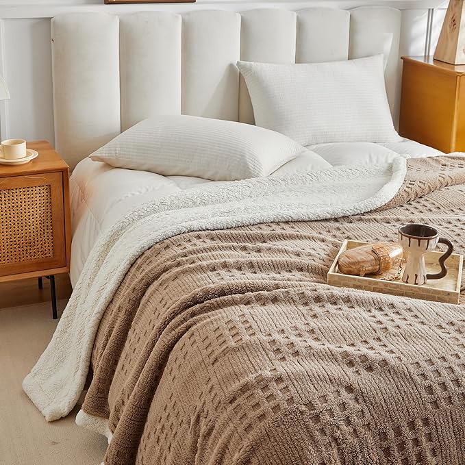 UKELER Sherpa Fleece Blankets 60 × 80 inch, Ultra Soft Twin Size Throw Blanket for All Season, Cozy Plush Plaid Blanket for Bed Couch Sofa Office Camping, Coffee