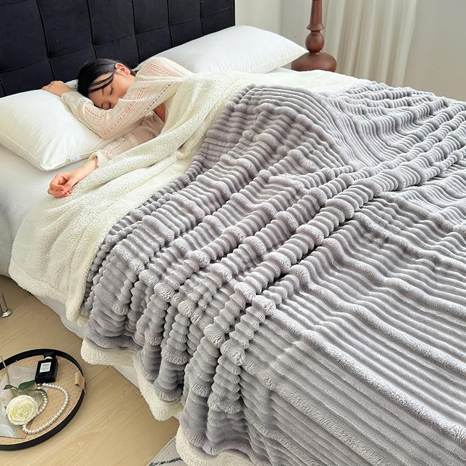 UKELER Sherpa Bed Blankets 80 × 90 inch, Ultra Soft Queen Size Throw Blanket for All Season, 470 GSM Cozy Plush Striped Fleece Blanket for Bedroom Living Room Dorm Hostel Sofa Camping, Silver Gray