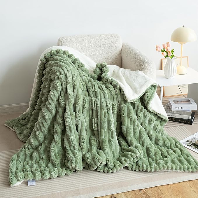 UKELER Cozy Sherpa Throw Blanket Queen Size 80 x 90 inch, Striped Throw Blanket for Bed Couch Sofa Camping, Great Gift for Mother's Day, Father's Day, Thanksgiving, Christmas,New Year's Day, Green