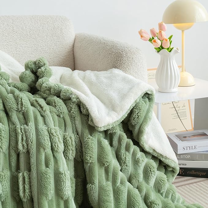 UKELER Sherpa Throw Blanket 50 × 60 inch, Thick Striped Fleece Blanket for All Season, 610 GSM Warm and Cozy Blankets for Couch Sofa Bed Office Camping, Green