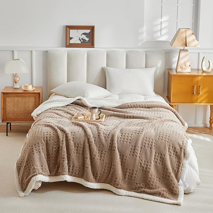 UKELER Sherpa Bed Blanket 80 × 90 inch, Ultra Soft Queen Size Throw Blankets for All Season, Cozy Plush Checkered Fleece Blanket for Bedroom Living Room Dorm Hostel Sofa Camping, Coffee