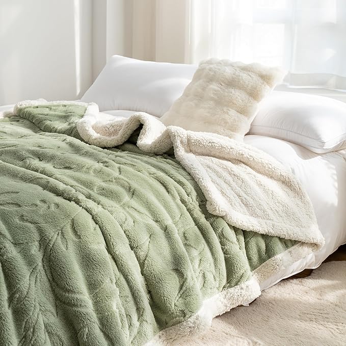 UKELER Cozy Sherpa Bed Blanket Queen Size 80 x 90 Inch, Floral Throw Blanket for Bed, Couch, Sofa, Camping, Great Gift for Mother's Day, Father's Day, Thanksgiving, Christmas, Grass Green