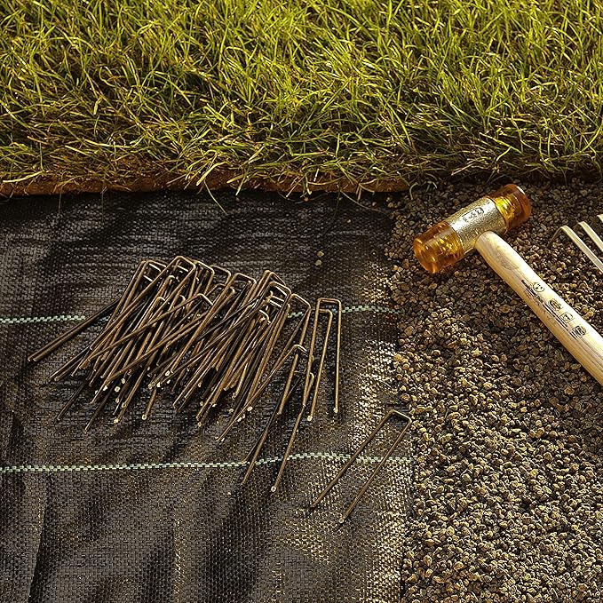 GardenMate 100-Pack 4'' 11 Gauge Heavy-Duty U-Shaped Garden Securing Stakes/Spikes/Pins/Pegs - Sod Staples for Anchoring Landscape Fabric
