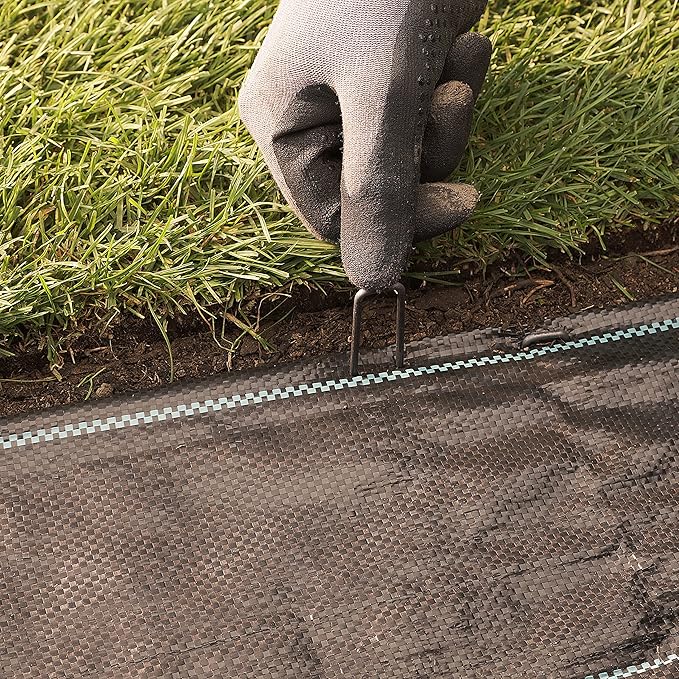 GardenMate 100-Pack 4'' 11 Gauge Heavy-Duty U-Shaped Garden Securing Stakes/Spikes/Pins/Pegs - Sod Staples for Anchoring Landscape Fabric